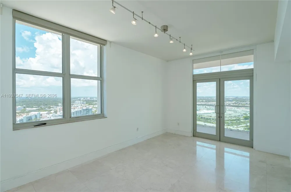 3330 NE 190th St #MPH15 Aventura, FL 33180