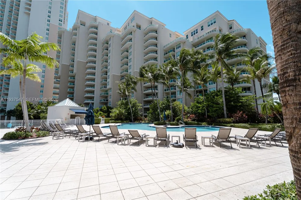 3330 NE 190th St #MPH15 Aventura, FL 33180