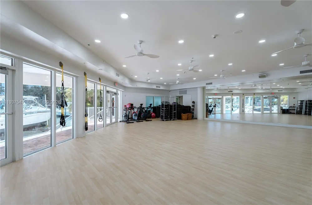 3330 NE 190th St #MPH15 Aventura, FL 33180