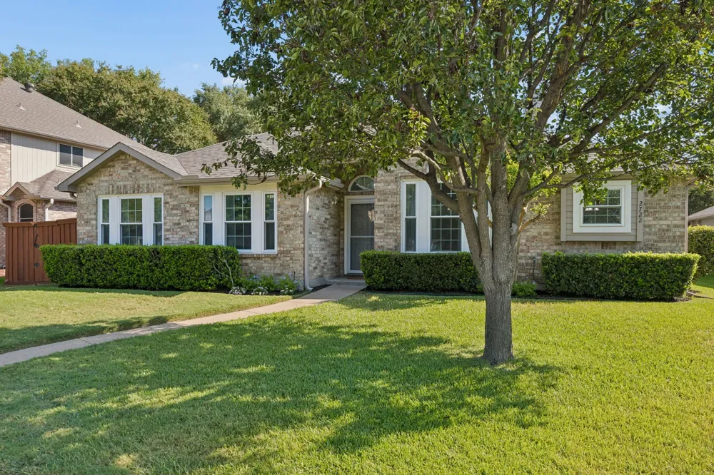 2722 Covington Drive Garland, TX 75040