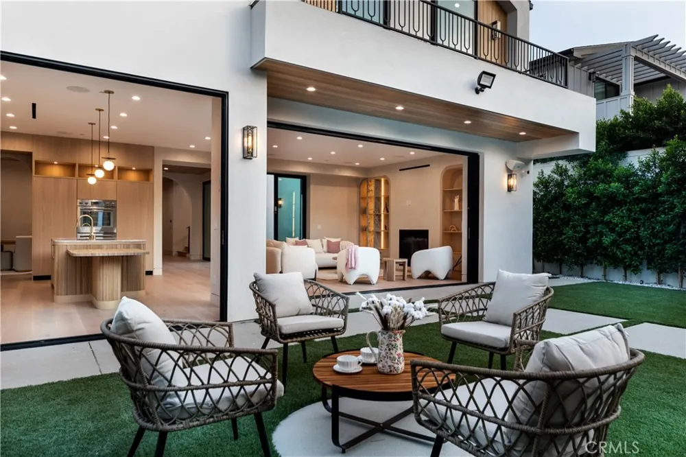 16749 Addison Street Encino, CA 91436