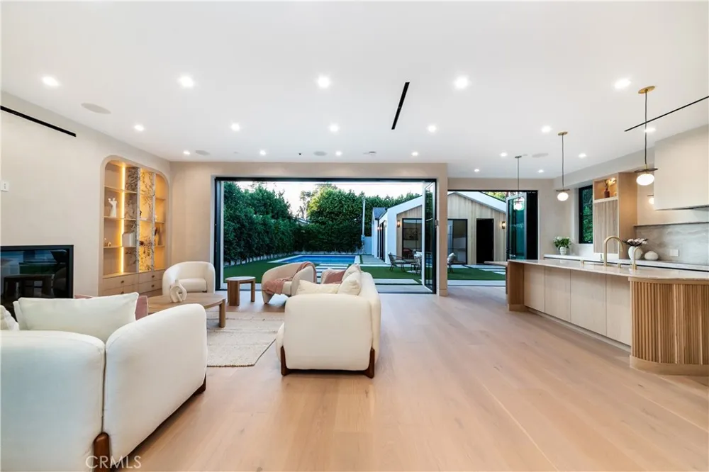16749 Addison Street Encino, CA 91436