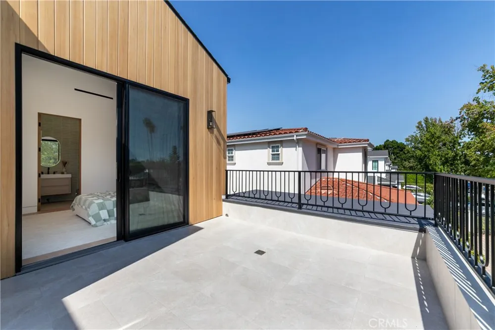 16749 Addison Street Encino, CA 91436
