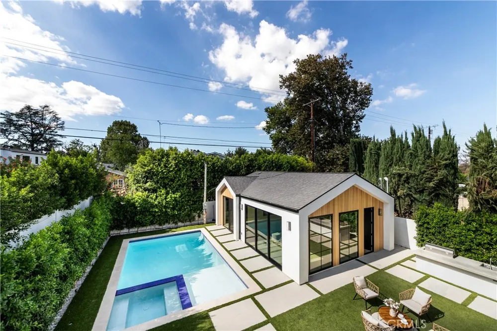16749 Addison Street Encino, CA 91436