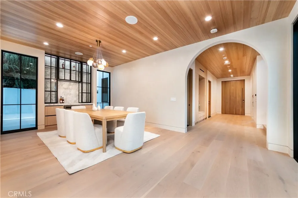 16749 Addison Street Encino, CA 91436