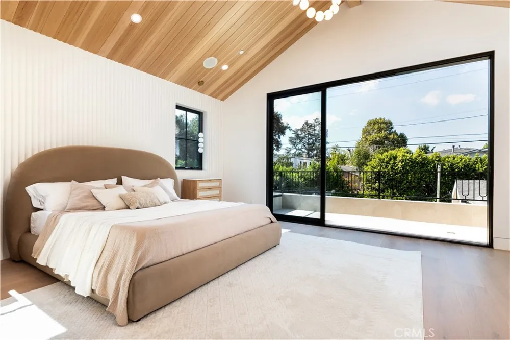 16749 Addison Street Encino, CA 91436