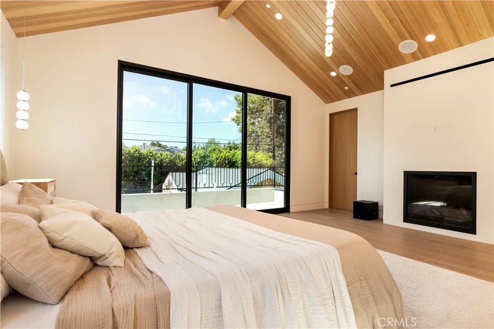 16749 Addison Street Encino, CA 91436