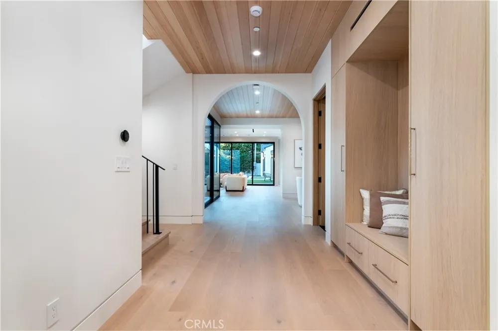 16749 Addison Street Encino, CA 91436