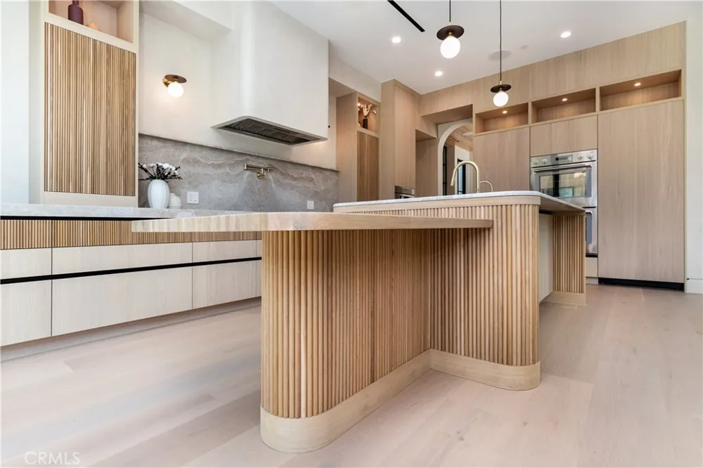 16749 Addison Street Encino, CA 91436