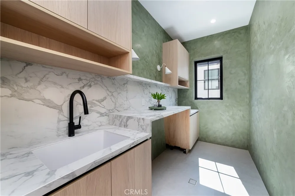 16749 Addison Street Encino, CA 91436