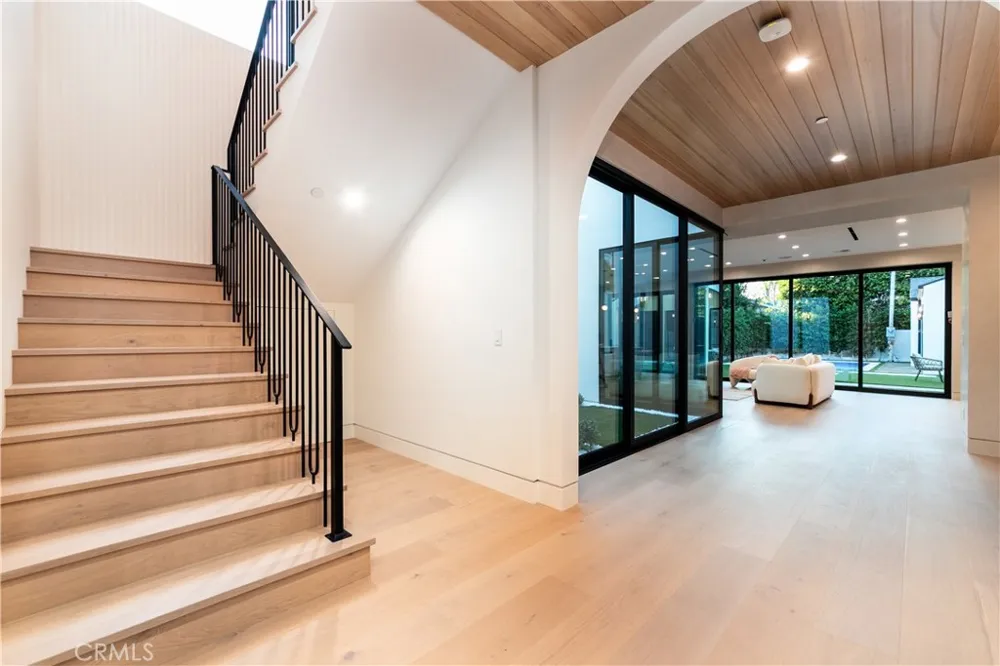 16749 Addison Street Encino, CA 91436