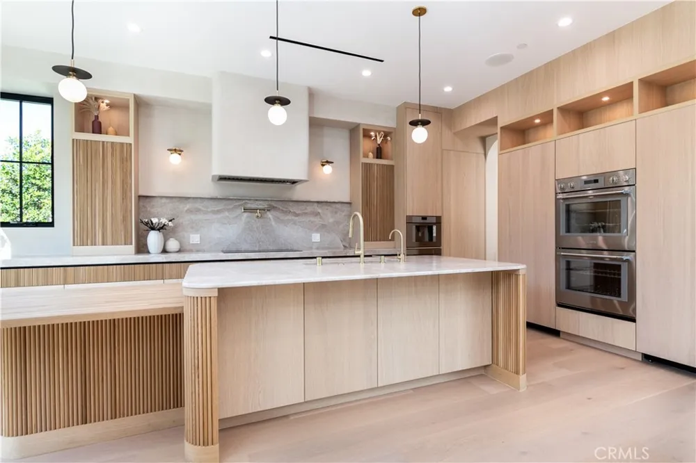 16749 Addison Street Encino, CA 91436