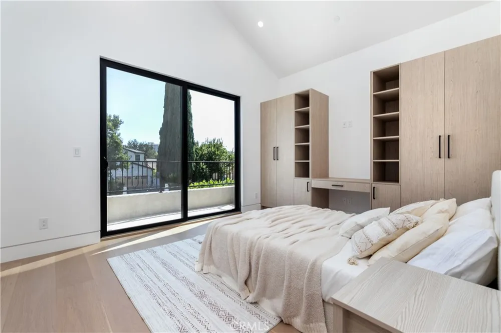 16749 Addison Street Encino, CA 91436