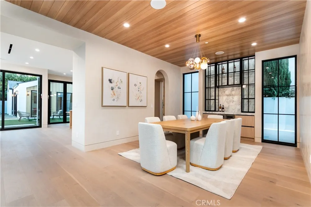 16749 Addison Street Encino, CA 91436