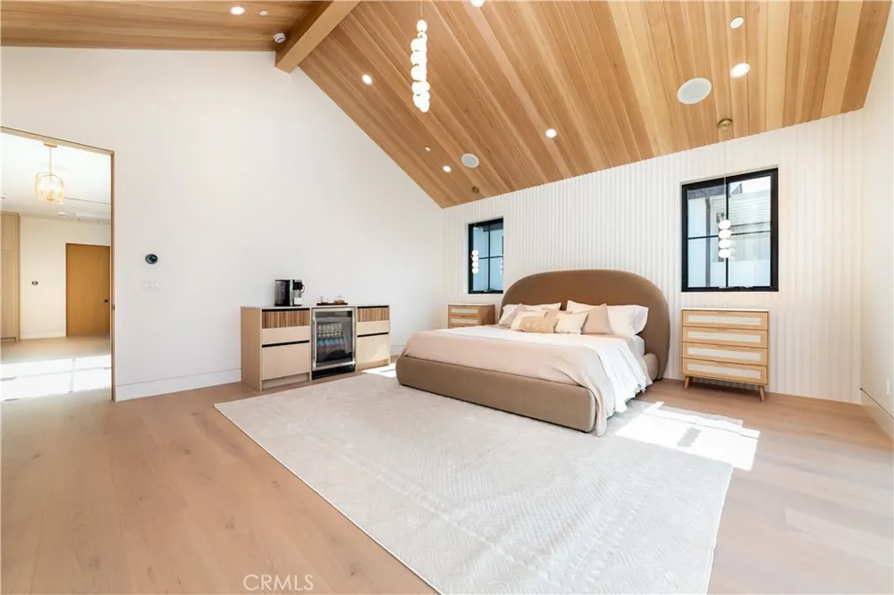 16749 Addison Street Encino, CA 91436