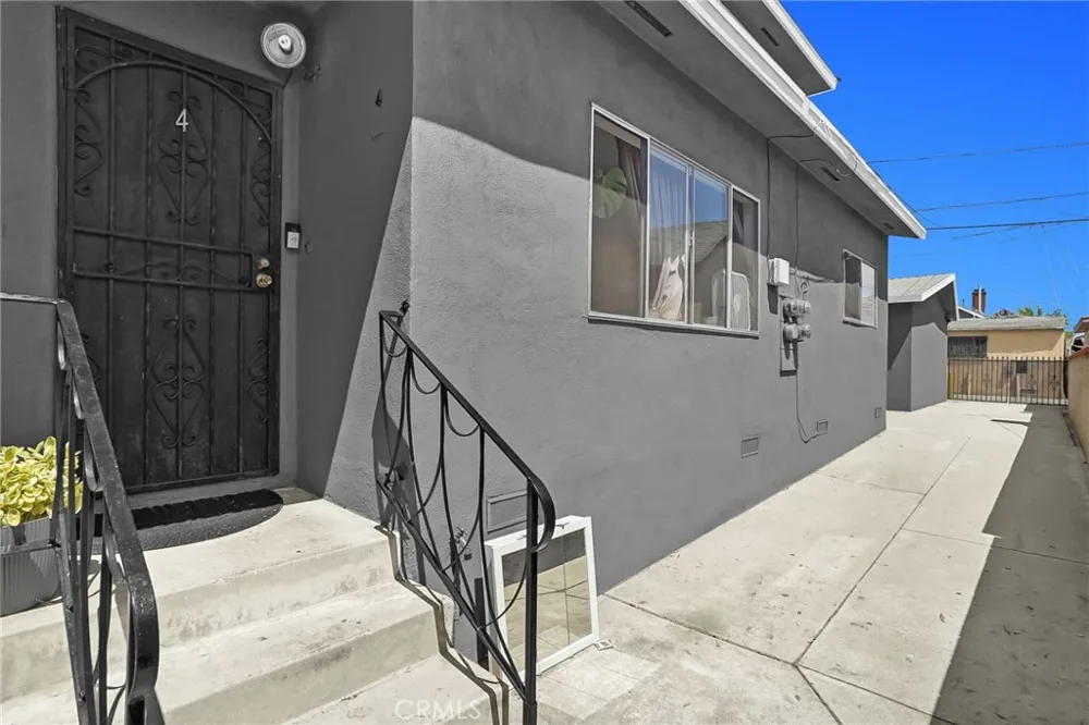 3249 E 4th Los Angeles, CA 90063