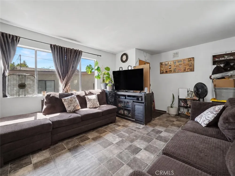 3249 E 4th Los Angeles, CA 90063