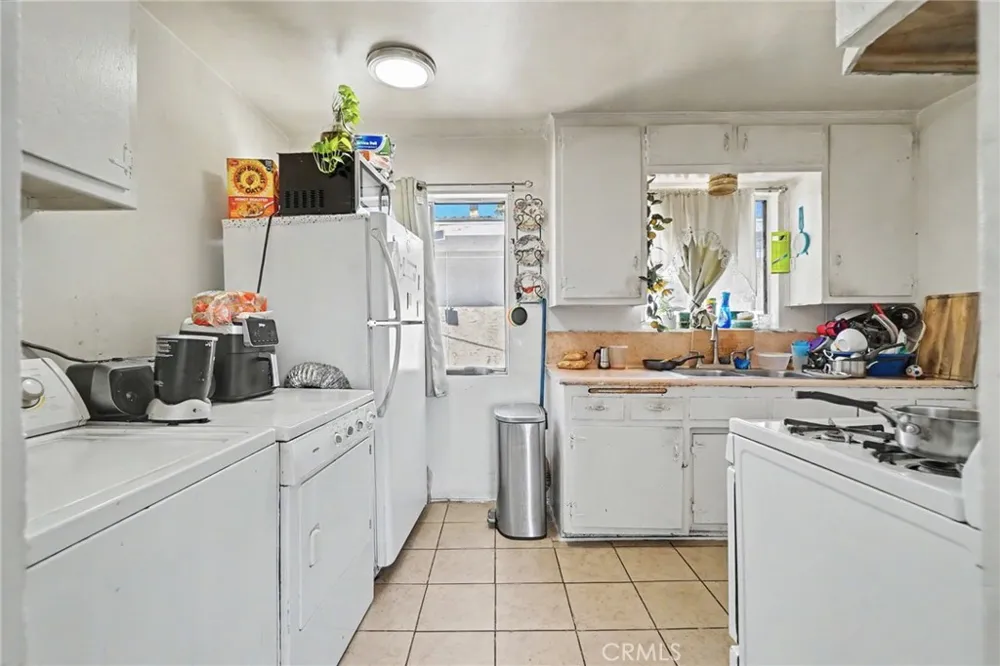 3249 E 4th Los Angeles, CA 90063