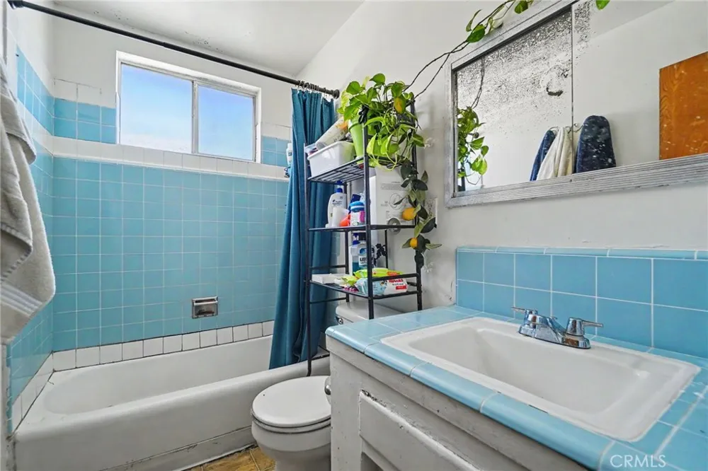 3249 E 4th Los Angeles, CA 90063
