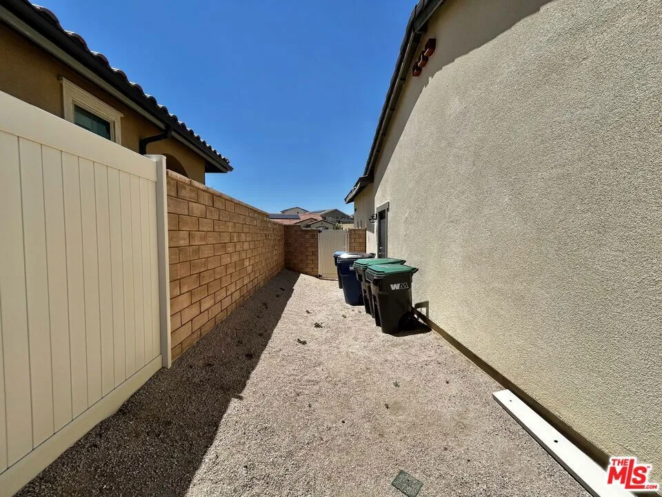 39186 Pinto Court Palmdale, CA 93551