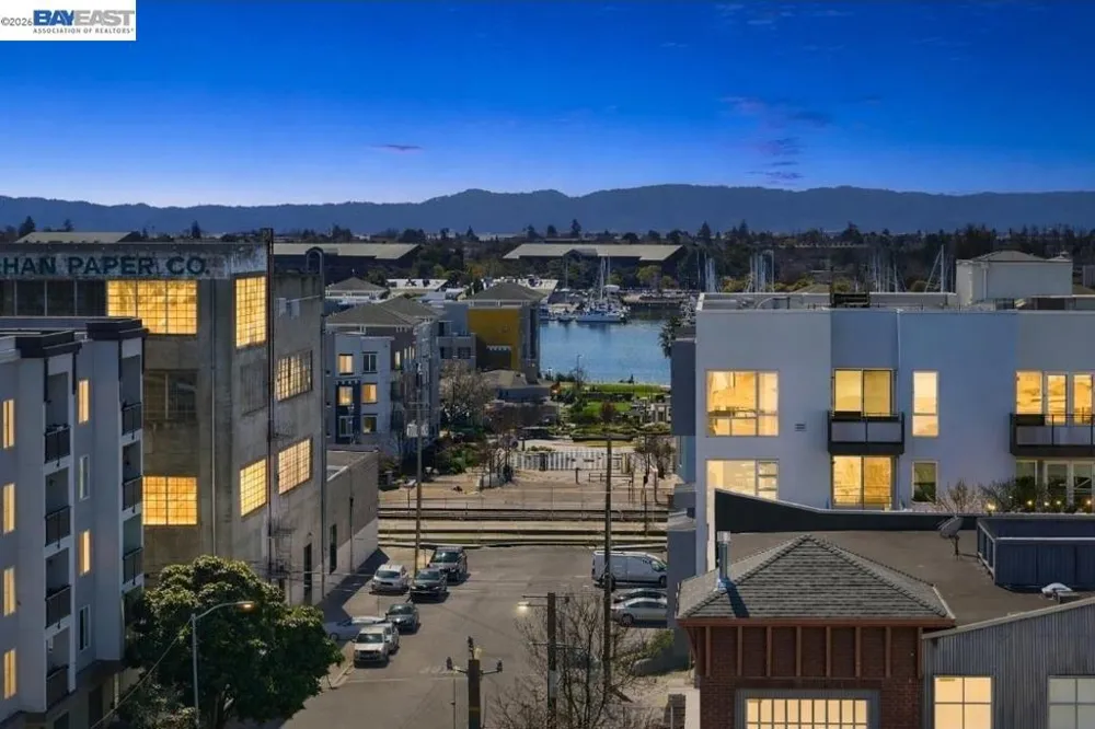 201 4Th St #408 Oakland, CA 94607