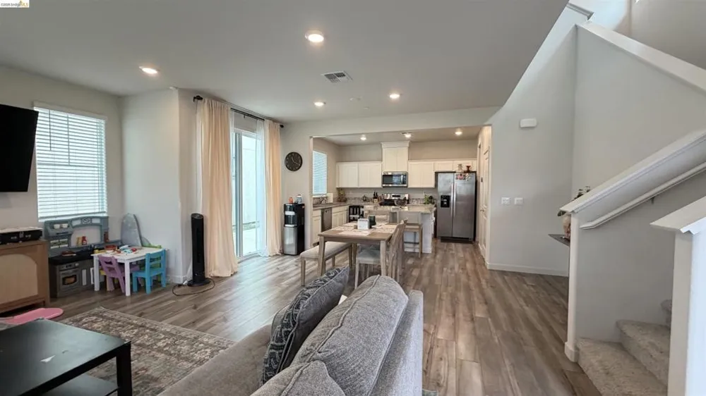 215 Manatee Suisun City, CA 94585
