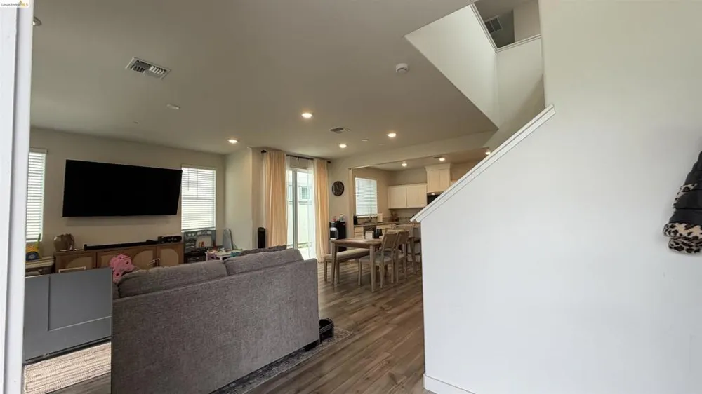 215 Manatee Suisun City, CA 94585