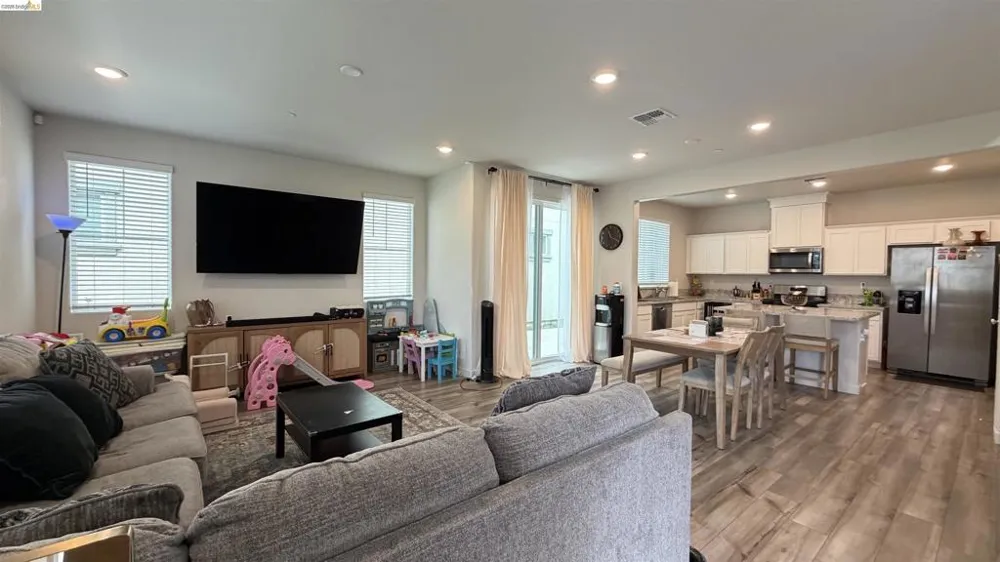 215 Manatee Suisun City, CA 94585