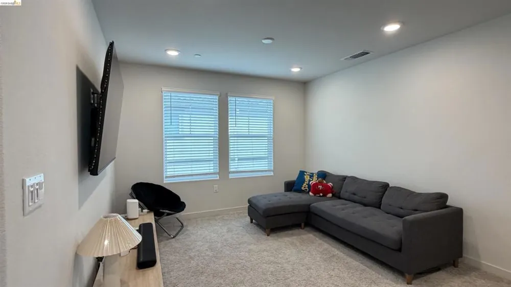 215 Manatee Suisun City, CA 94585