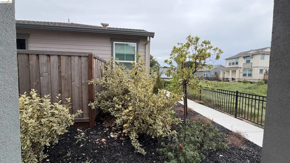 215 Manatee Suisun City, CA 94585