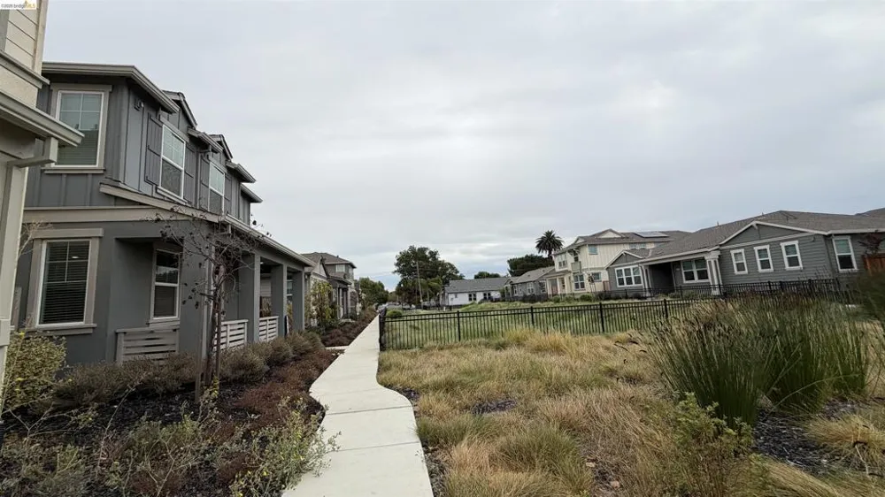 215 Manatee Suisun City, CA 94585
