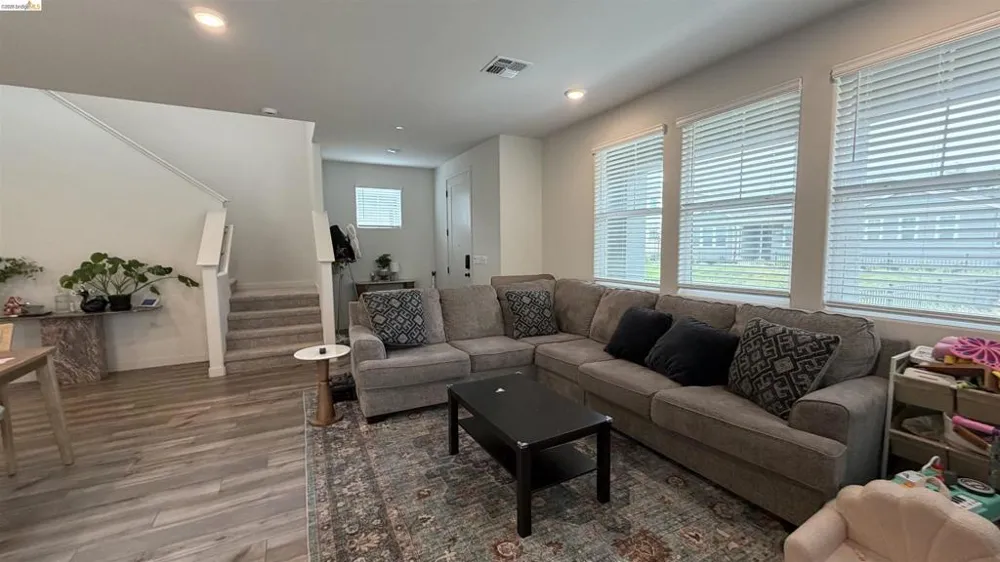 215 Manatee Suisun City, CA 94585