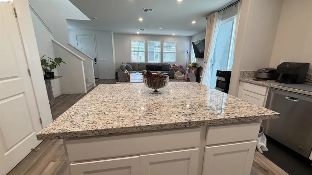 215 Manatee Suisun City, CA 94585