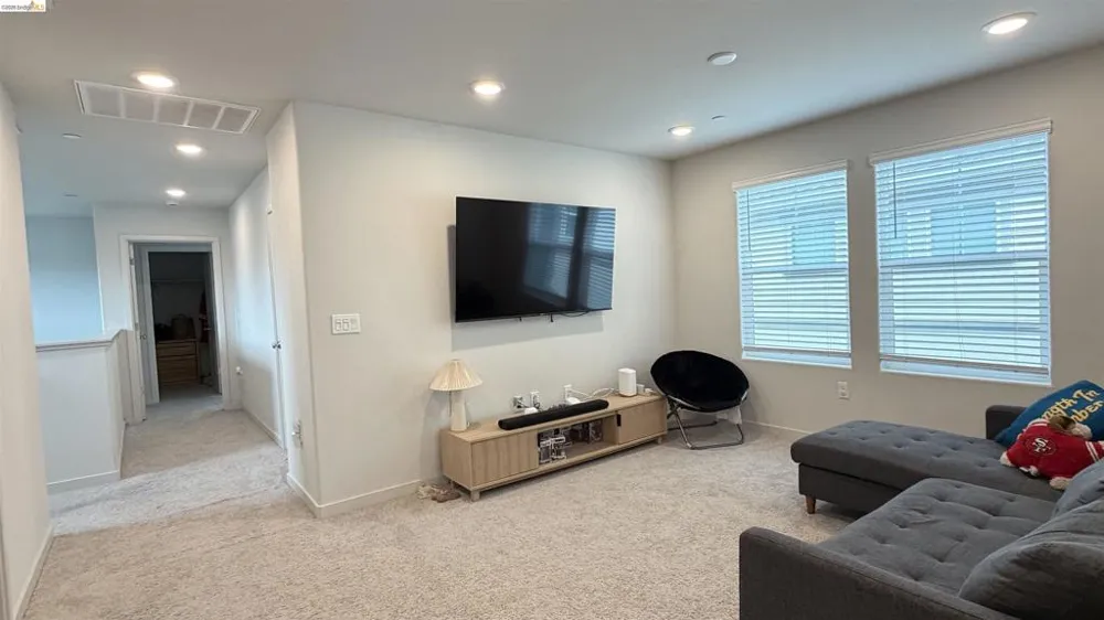 215 Manatee Suisun City, CA 94585