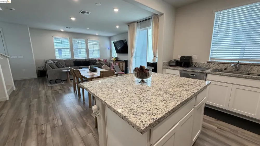 215 Manatee Suisun City, CA 94585