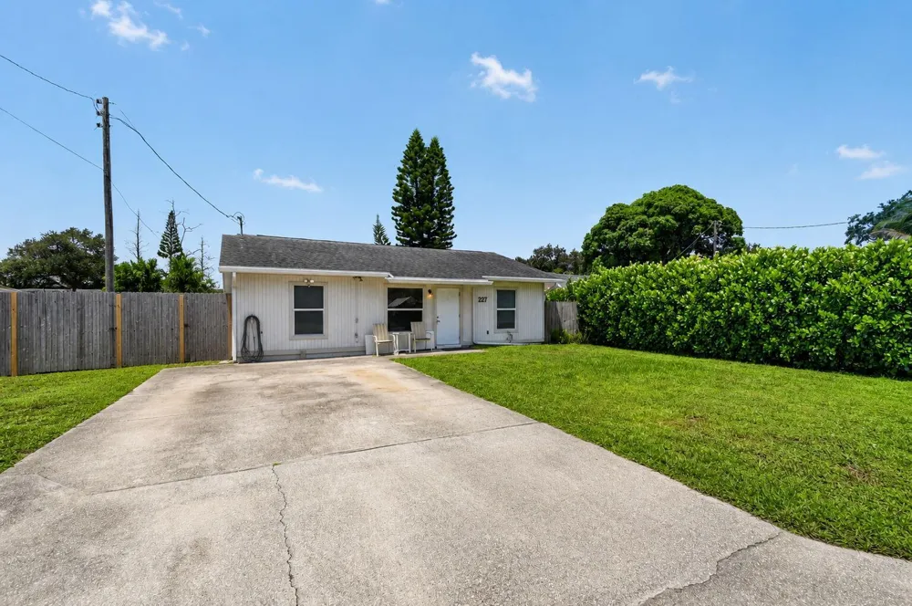 207227 Ethelyn Drive West Palm Beach, FL 33415