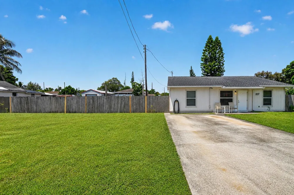 207227 Ethelyn Drive West Palm Beach, FL 33415