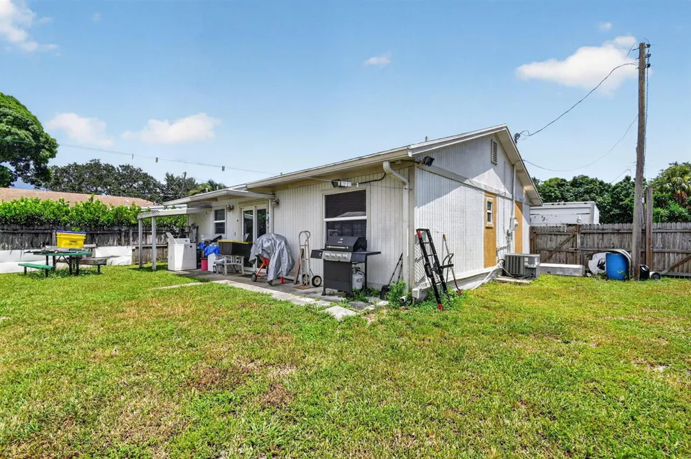 207227 Ethelyn Drive West Palm Beach, FL 33415