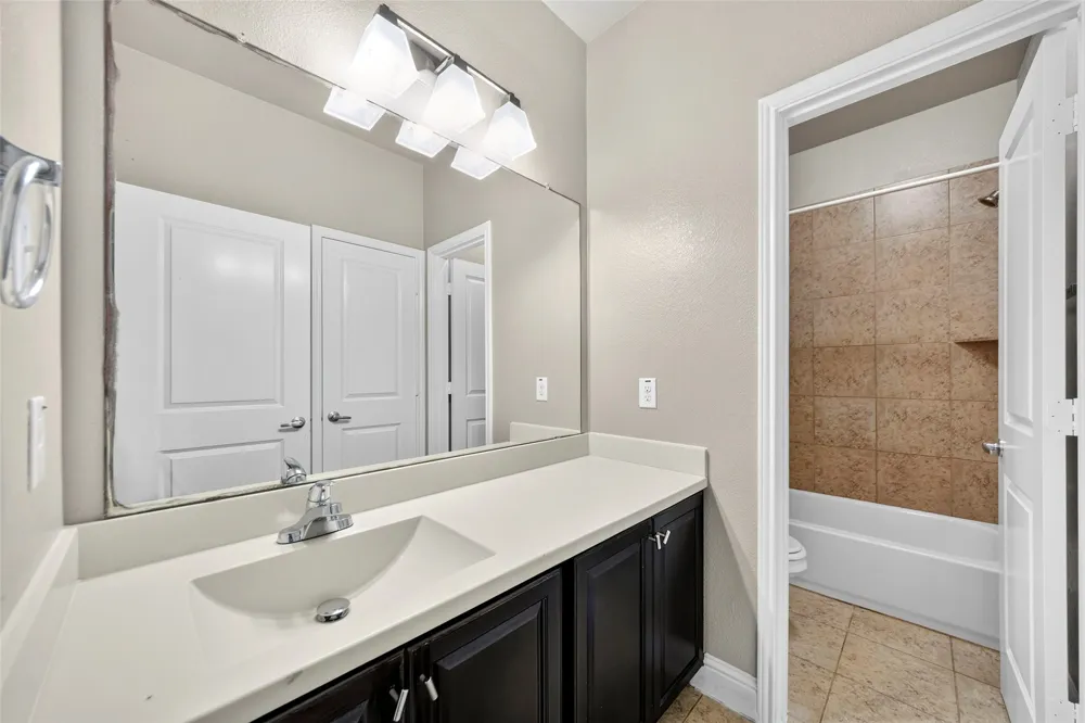 8607 Calvin Road Irving, TX 75063