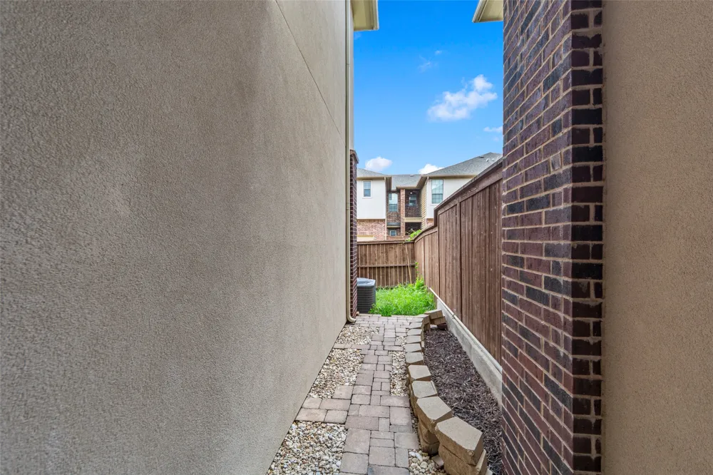 8607 Calvin Road Irving, TX 75063