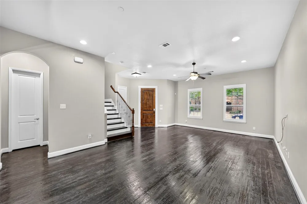 8607 Calvin Road Irving, TX 75063