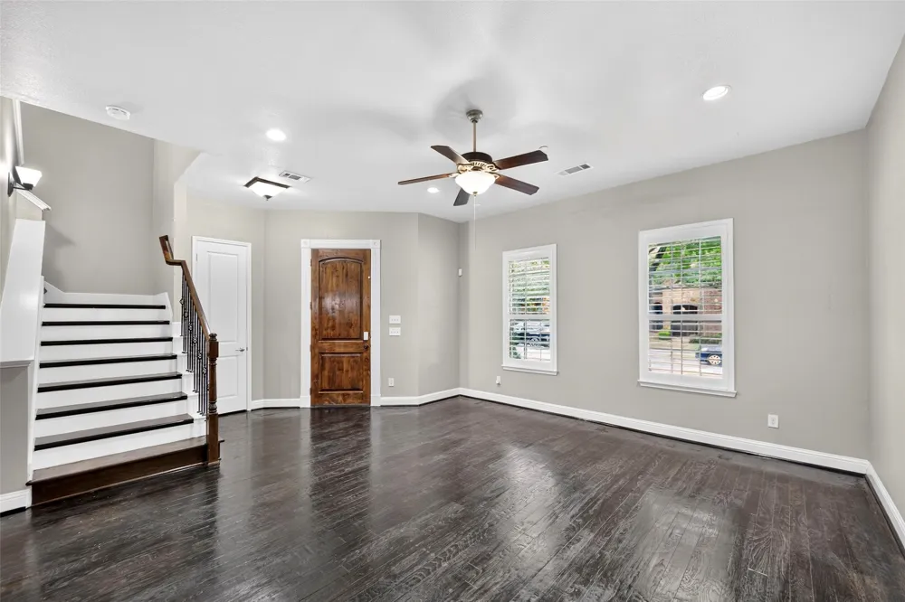 8607 Calvin Road Irving, TX 75063