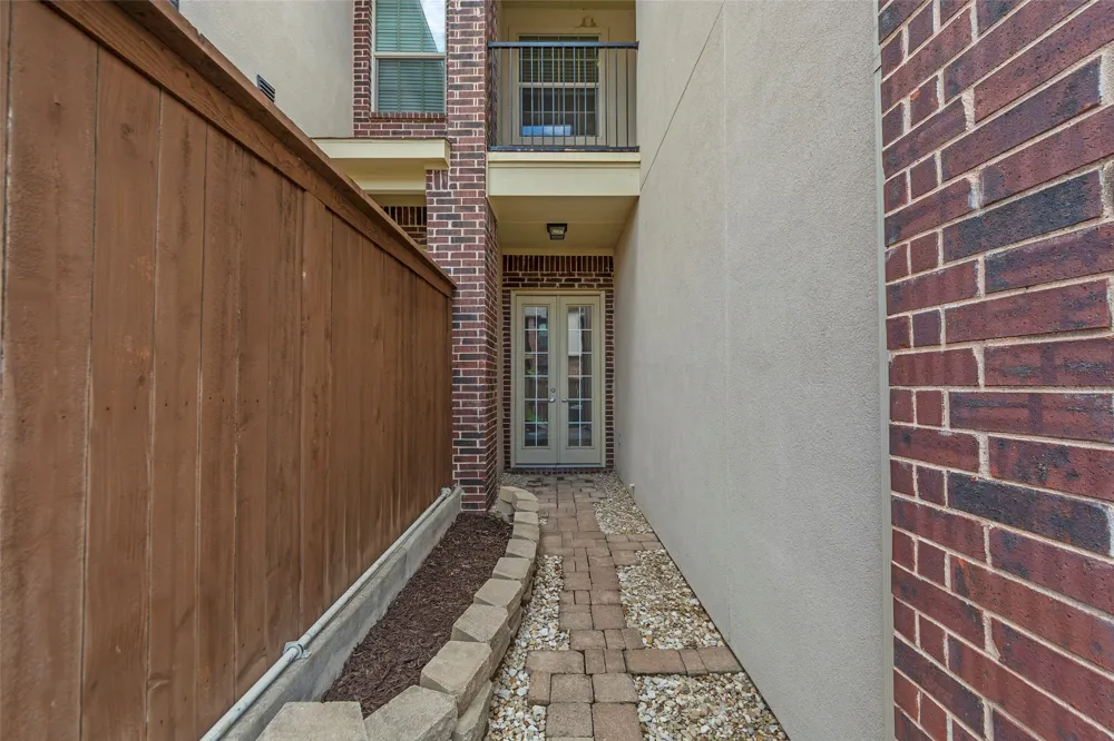 8607 Calvin Road Irving, TX 75063