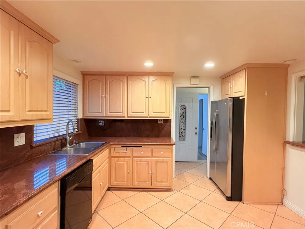 1525 W Houston Fullerton, CA 92833