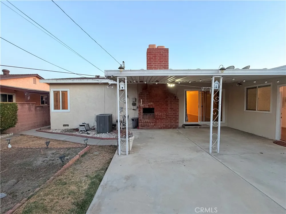 1525 W Houston Fullerton, CA 92833