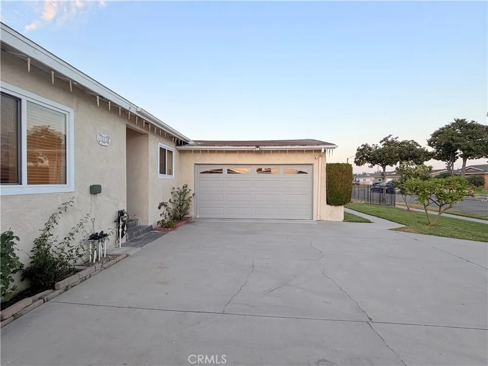 1525 W Houston Fullerton, CA 92833