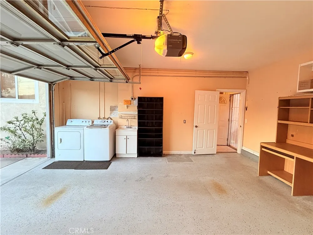 1525 W Houston Fullerton, CA 92833