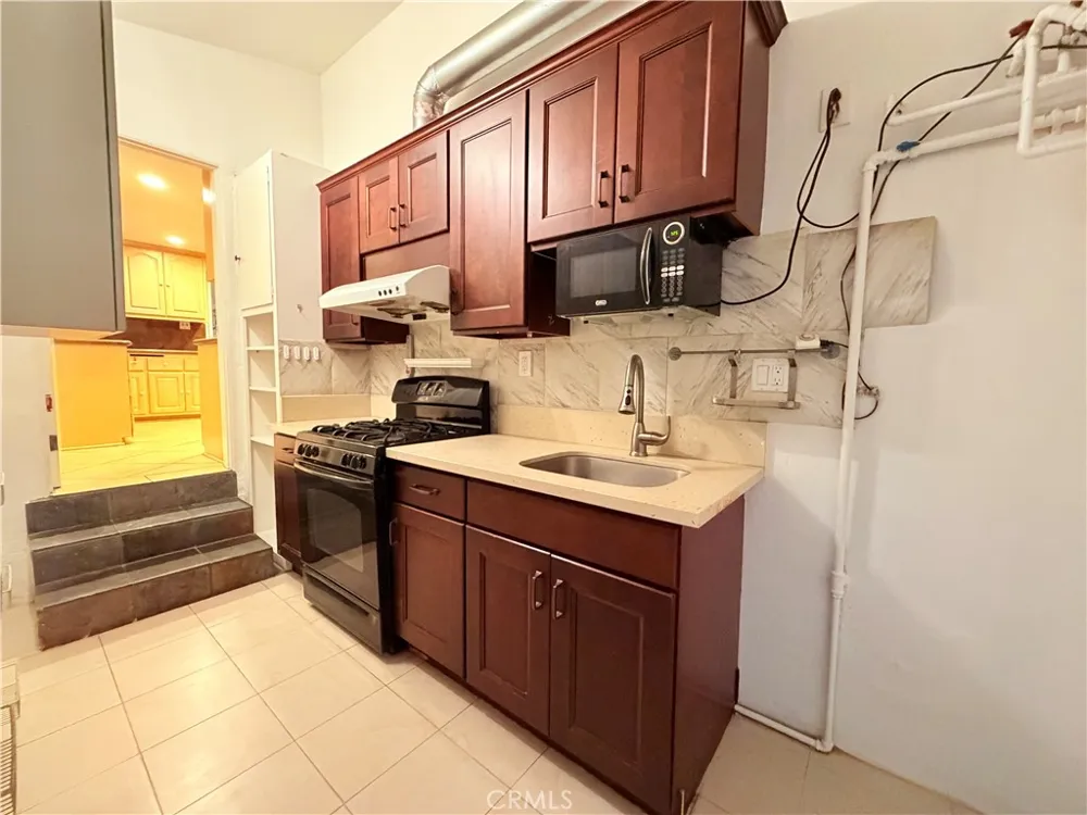 1525 W Houston Fullerton, CA 92833