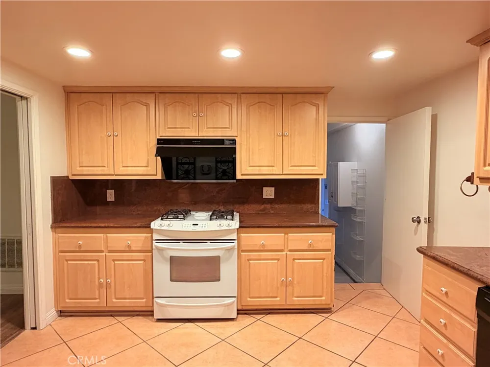 1525 W Houston Fullerton, CA 92833