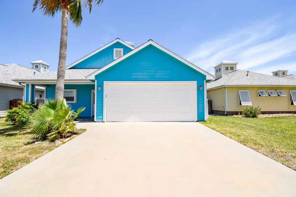 2711 Lakeview Drive Rockport, TX 78382
